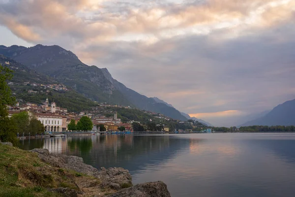 Nice View Lake Iseo Morning Left City Lovere Which Runs — Stock Photo, Image