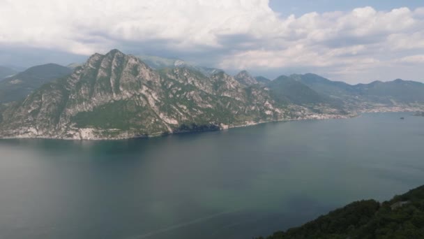 Aerial View Lake Iseo Mountains Sunny Day Clouds Bergamo Lombardy — Wideo stockowe