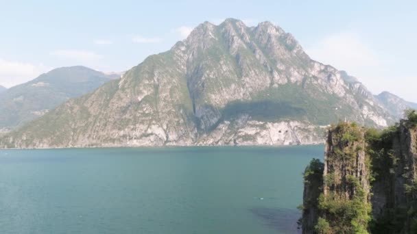 Awesome Aerial View Mountains Lake Iseo Riva Solto Baia Dal — ストック動画
