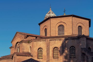 Batı Avrupa 'daki erken dönem Hıristiyan Bizans sanatının en önemli örneklerinden biri olan Basilica di San Vitale' nin ayrıntıları, 547, Ravenna, Emilia-Romagna, İtalya