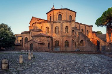 Batı Avrupa 'daki erken dönem Hıristiyan Bizans sanatının en önemli örneklerinden biri olan Basilica di San Vitale, Ravenna, Emilia-Romagna, İtalya
