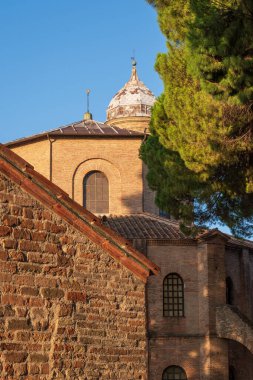 Batı Avrupa 'daki erken dönem Hıristiyan Bizans sanatının en önemli örneklerinden biri olan Basilica di San Vitale' nin ayrıntıları, 547, Ravenna, Emilia-Romagna, İtalya