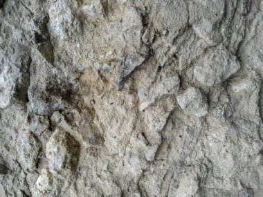 Eski taş duvar betondan yapılmıştır.