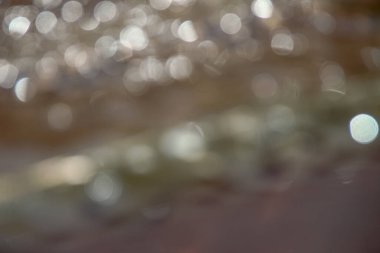 Kayadan bir fıskiyedeki suyun sönmüş hali.