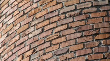 Arka plan için duvardaki eski sarı tuğlaların dokusu