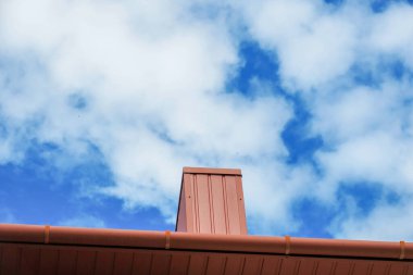 Güzel beyaz bulutlar ve mavi gökyüzü