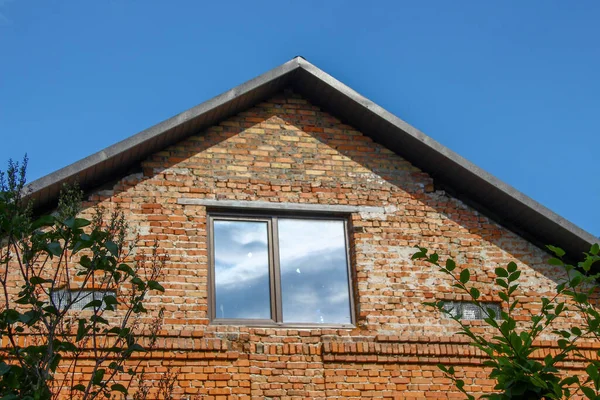 A brick house in which no one lives