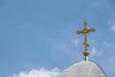 Ternopil 'deki eski Hıristiyan Nadstavna Kilisesi' nin çan kulesi.