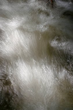 Nehre akan bir parkta bir su deresi.