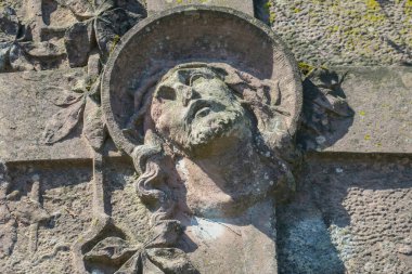 İsa 'nın mezarlıktaki taş resmi.