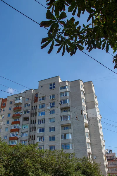 Edifício Residencial Vários Andares Sua Fachada — Fotografia de Stock