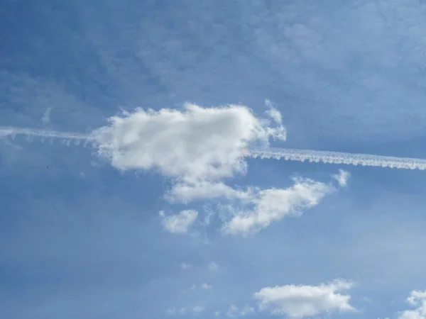 Céu Azul Qual Avião Voa Setembro — Fotografia de Stock