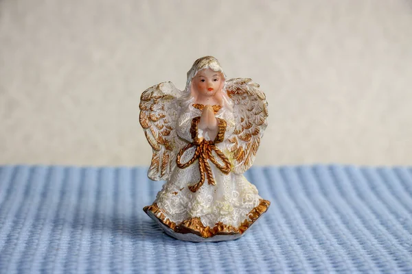 Little Toy Angel Wings Prays — Stock Photo, Image