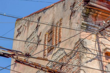 Eski tuğla ev 1911 'de yapıldı.