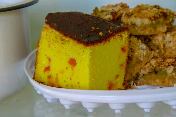 プレート上の黄色おいしい甘いチーズケーキ — ストック写真
