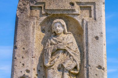 Tanrı 'nın Annesi' nin eski taş anıtı.