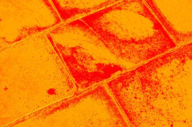 Şehrin kaldırımındaki asfalt dokusu.