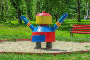 Çocukların renkli cazibesi androidin logosuna benzer.