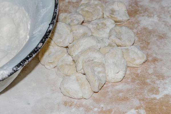 Dumplings Farine Sur Comptoir Dans Cuisine — Photo