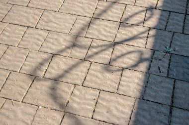 Kaldırımda kırmızı beton kaldırım dokusu