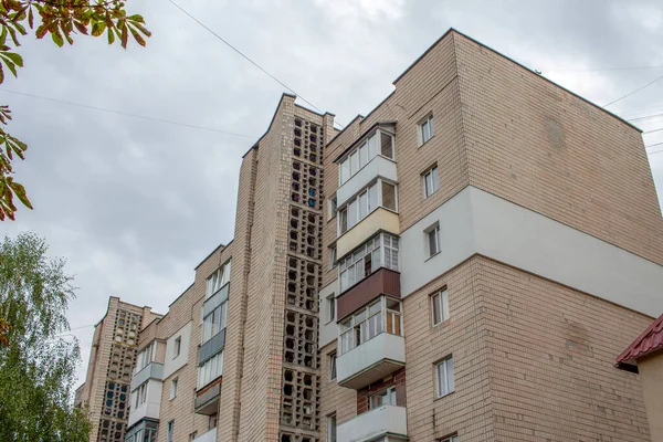 Şehirdeki Çok Katlı Bir Apartmanın Cephesi Ternopil Ukrayna — Stok fotoğraf