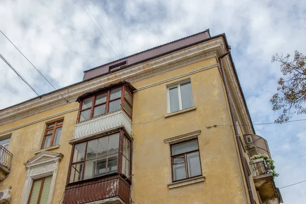 Πρόσοψη Πολυώροφου Οικιστικού Κτιρίου Στην Πόλη Ternopil Ουκρανία — Φωτογραφία Αρχείου