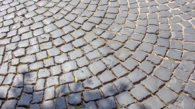 Şehrin kaldırımındaki asfalt dokusu.