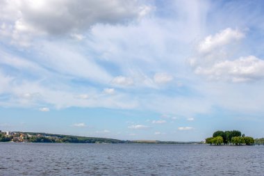 Avrupa 'daki en büyük yapay durum ve yerleşim alanının panoraması. Ternopil, Ukrayna