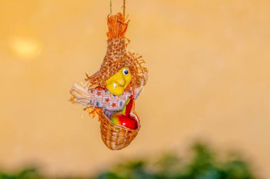 Oyuncak uçan cadı mı yoksa şapkalı ve sepetli Baba Yaga mı?