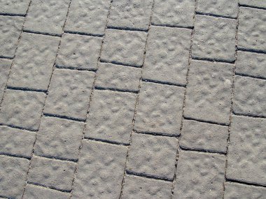 Kaldırımda ve kaldırımda arka plan ve dokular için renkli beton kaldırım