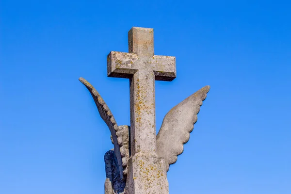 Monumento Piedra Ángel Sobre Tumba Cementerio —  Fotos de Stock