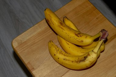 Sarı örgü lezzetli muzlar.