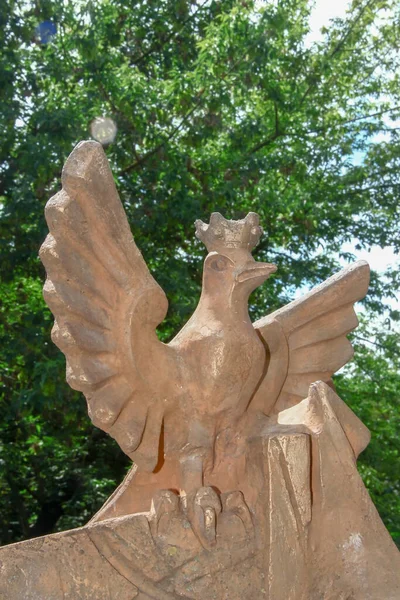 Escultura Hormigón Pájaro Polaco Pintado Amarillo — Foto de Stock