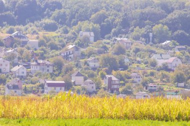 Eylül 'de kır evleri ve tarlaları