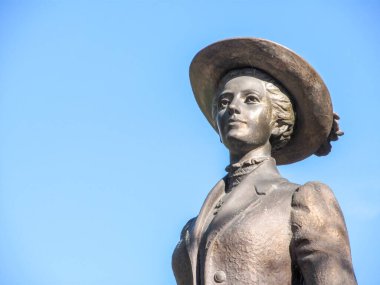 Opera sanatçısı Solomiya Krushelnytska 'nın Bronz Anıtı