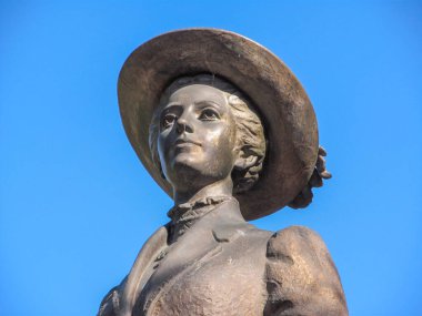 Opera sanatçısı Solomiya Krushelnytska 'nın Bronz Anıtı