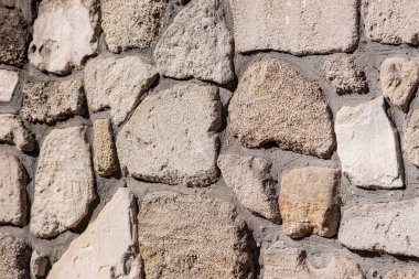 Duvardaki sarı kumtaşı dokusu