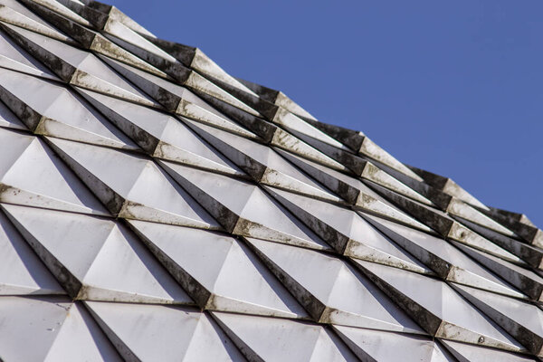 Текстура рельефного клея на стене