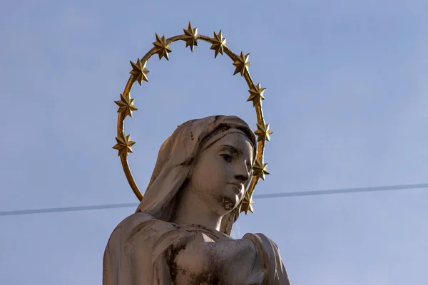 Monument Mère Dieu Avec Halo Dans Parc — Photo