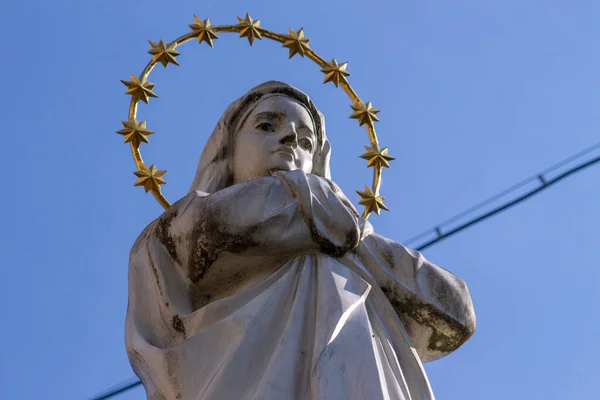 Pomnik Matki Bożej Aureolą Parku — Zdjęcie stockowe