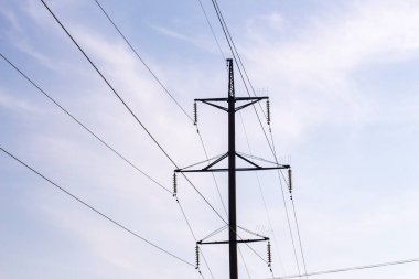 Bölgedeki kolon ve elektrik hatları