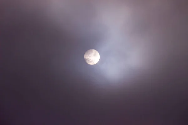 Серые Облака Солнце Позади Сентябре — стоковое фото