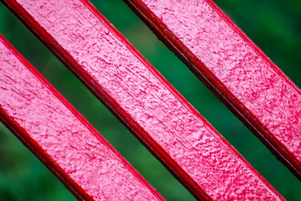 Kırmızı ahşap paralel tahtalar