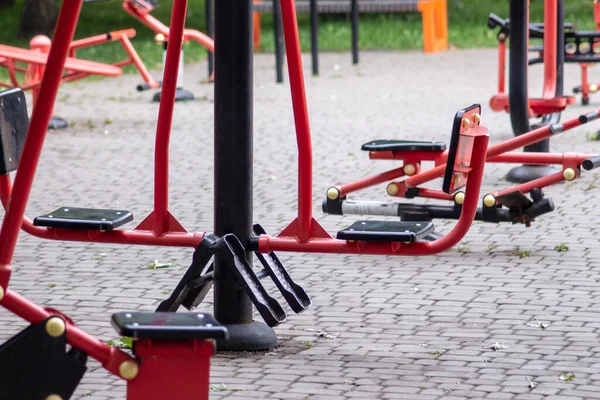 Trainingsgeräte Auf Dem Sportplatz Park — Stockfoto