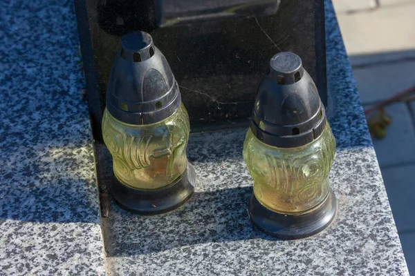 Rituale Vetro Lampada Funeraria Sulla Tomba Ognissanti Funerale Cimitero — Foto Stock