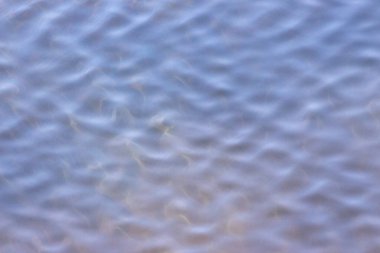 Göldeki su ve dalgaların dokusu