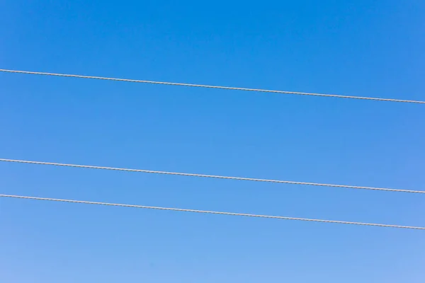 Stromleitungen Vor Blauem Himmel — Stockfoto