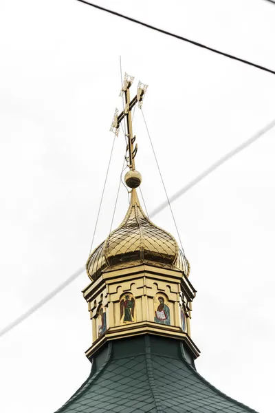 Atap Gereja Dengan Salib Latar Belakang Langit Kuil Ukraina Kota — Stok Foto