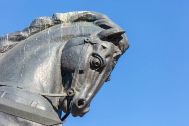 Heykel üzerinde bir at için taş heykel