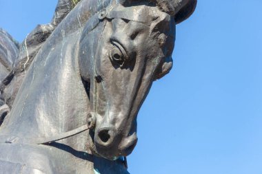 Heykel üzerinde bir at için taş heykel